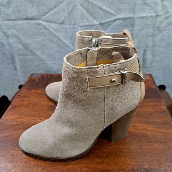 Coach Hewes Tan Suede Ankle Boots Heels Sz 6B - Picture 2 of 13